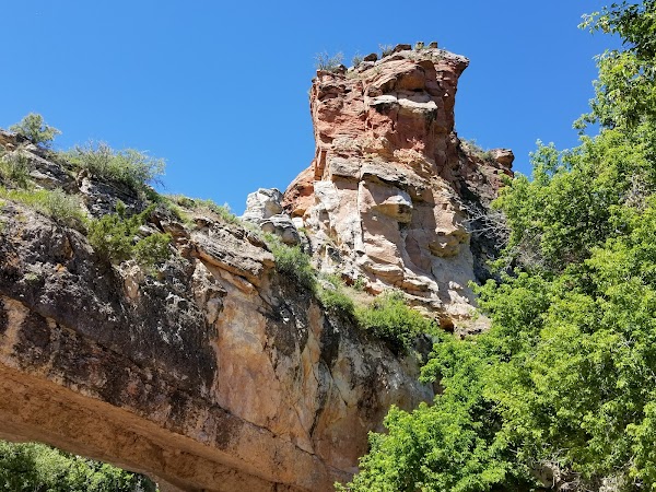 Ayres Natural Bridge Park grounds