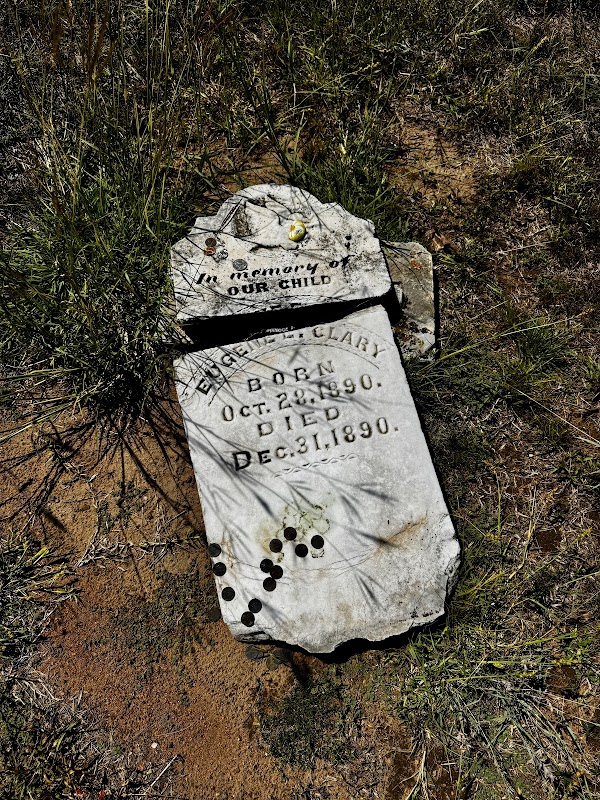 Baby Head Cemetery grounds
