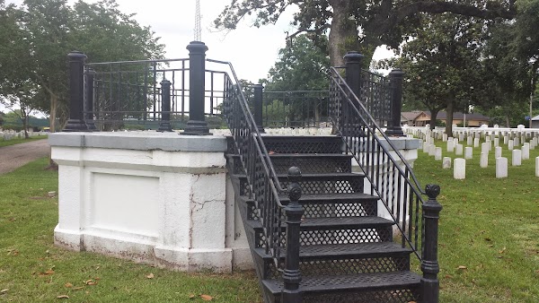 Baton Rouge National Cemetery grounds