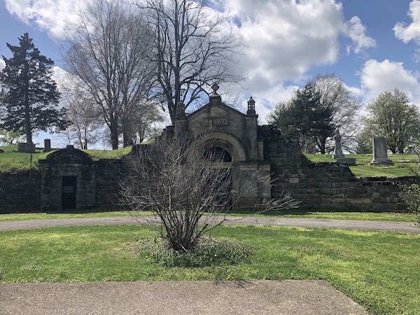Battle Grove Cemetery grounds
