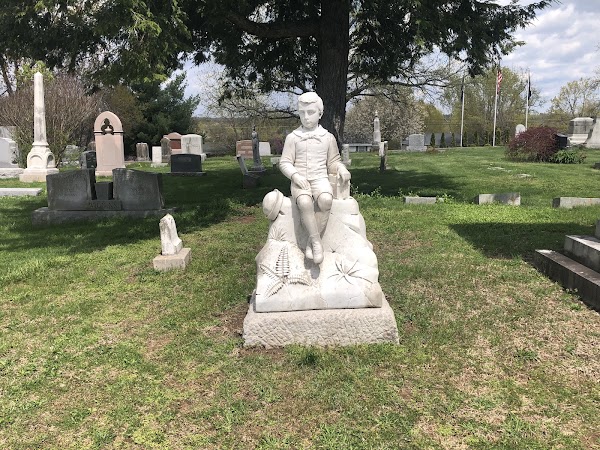 Battle Grove Cemetery grounds