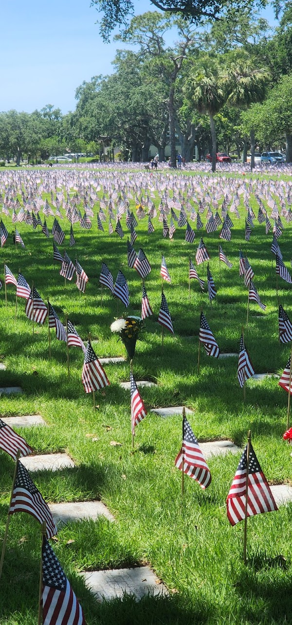 Bay Pines National Cemetery grounds