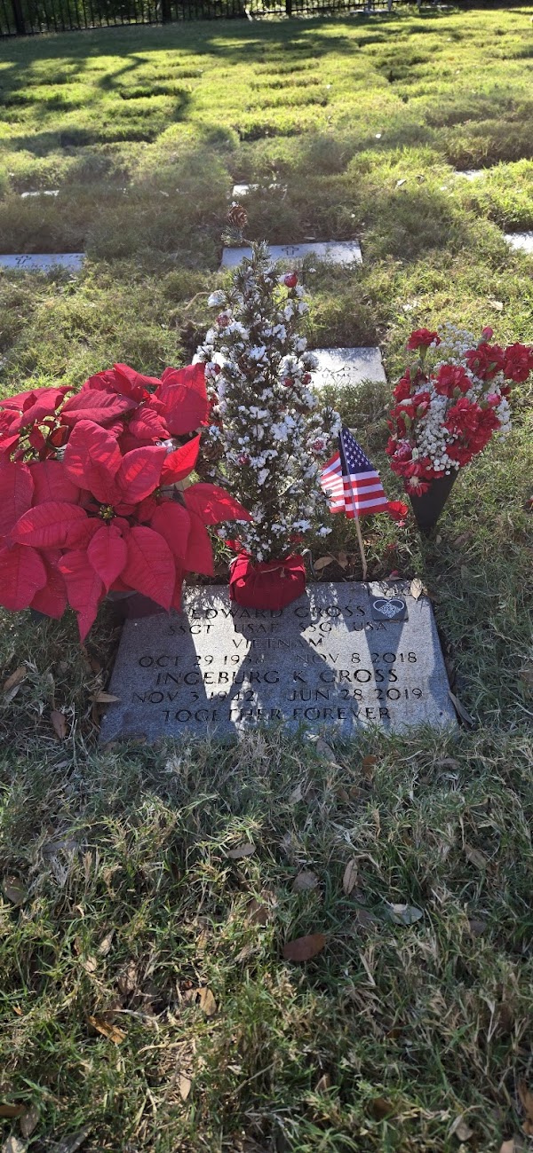 Bay Pines National Cemetery grounds