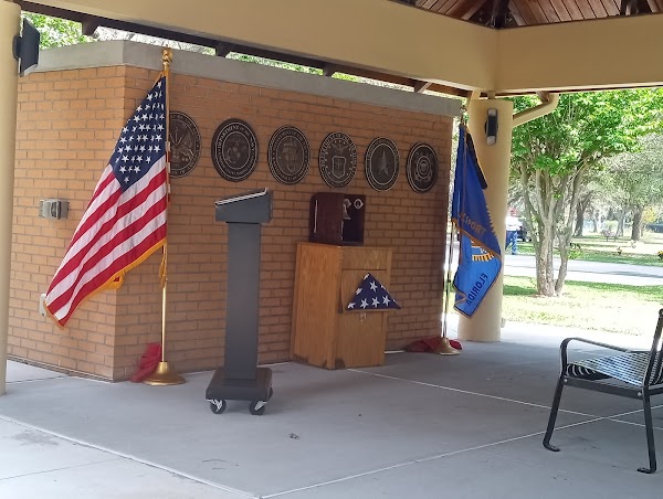 Bay Pines National Cemetery grounds