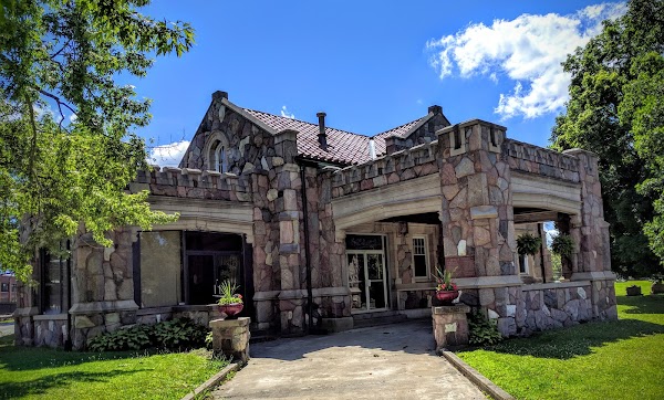 Beech Grove Cemetery grounds