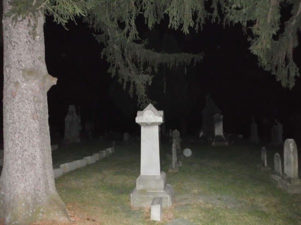 Beechwoods Cemetery grounds
