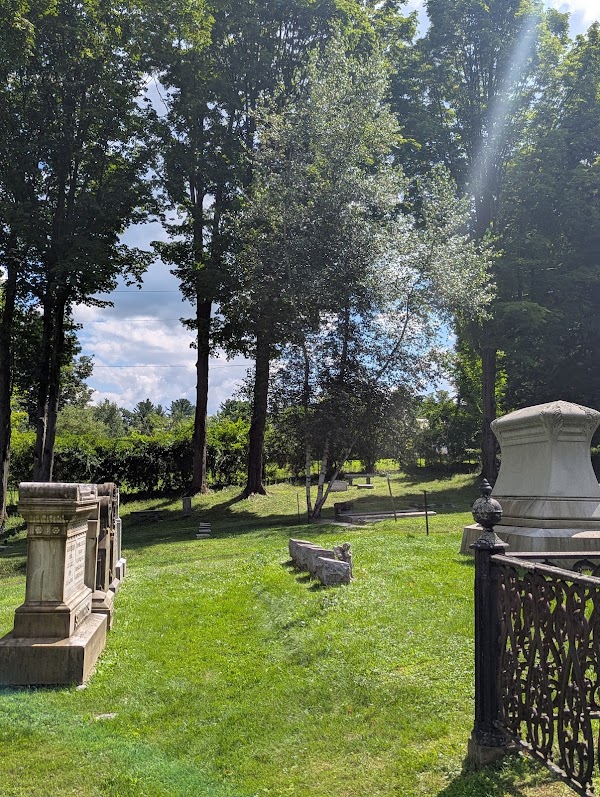 Bennington Centre Cemetery grounds
