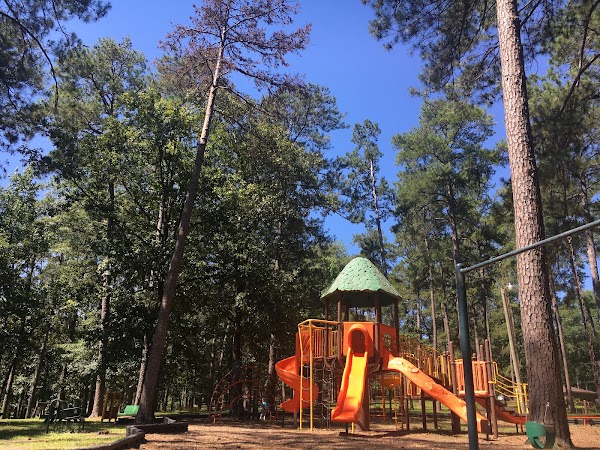 Bettie C. Robertson Memorial Park grounds