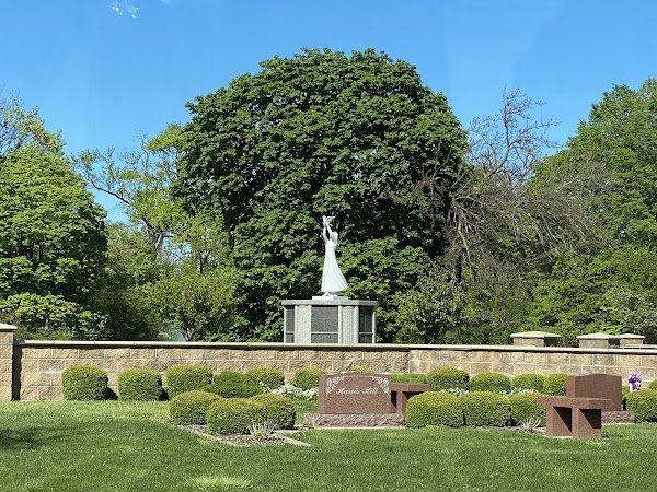 Beverly Cemetery grounds