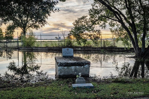 Bilbo Cemetery grounds