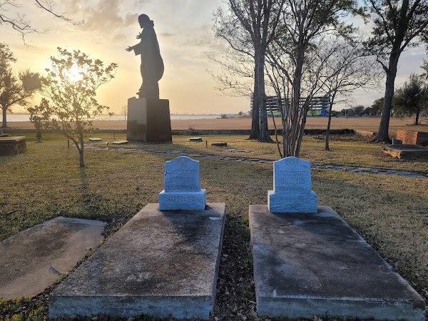 Bilbo Cemetery grounds