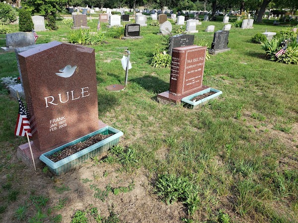 Blossom Hill Cemetery grounds