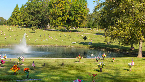 Blue Grass Memorial Gardens cemetery grounds and headstones