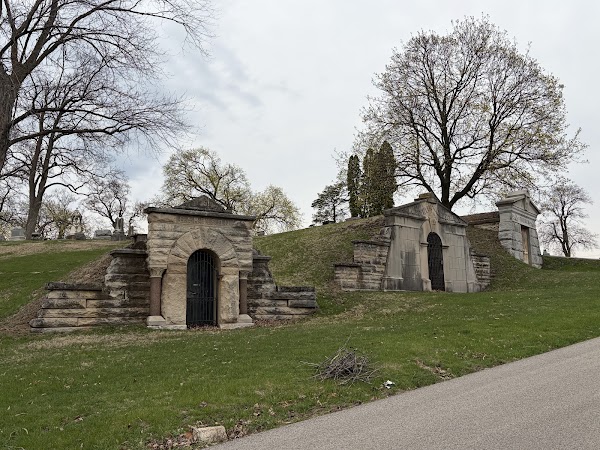 Bluff City Cemetery grounds