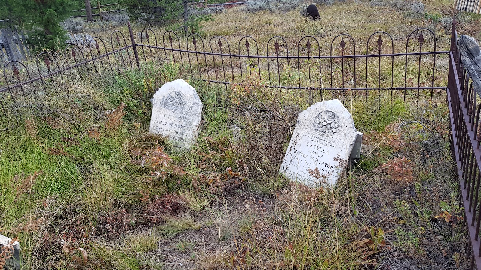 Bonanza Cemetery cemetery grounds and headstones