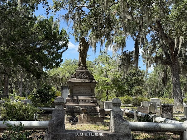 Bonaventure Cemetery grounds