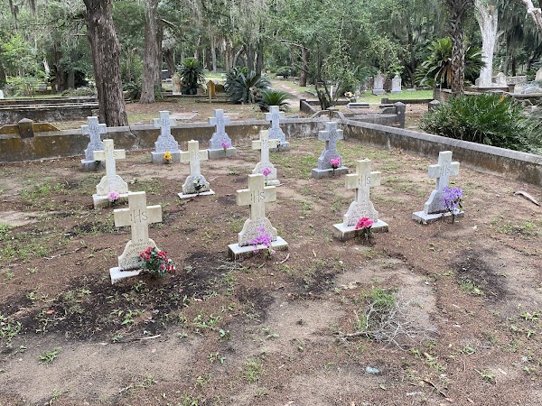 Bosque Bello Cemetery grounds
