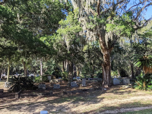 Bosque Bello Cemetery grounds