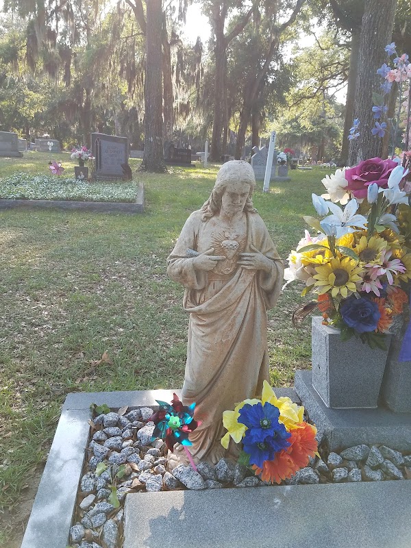 Bosque Bello Cemetery grounds