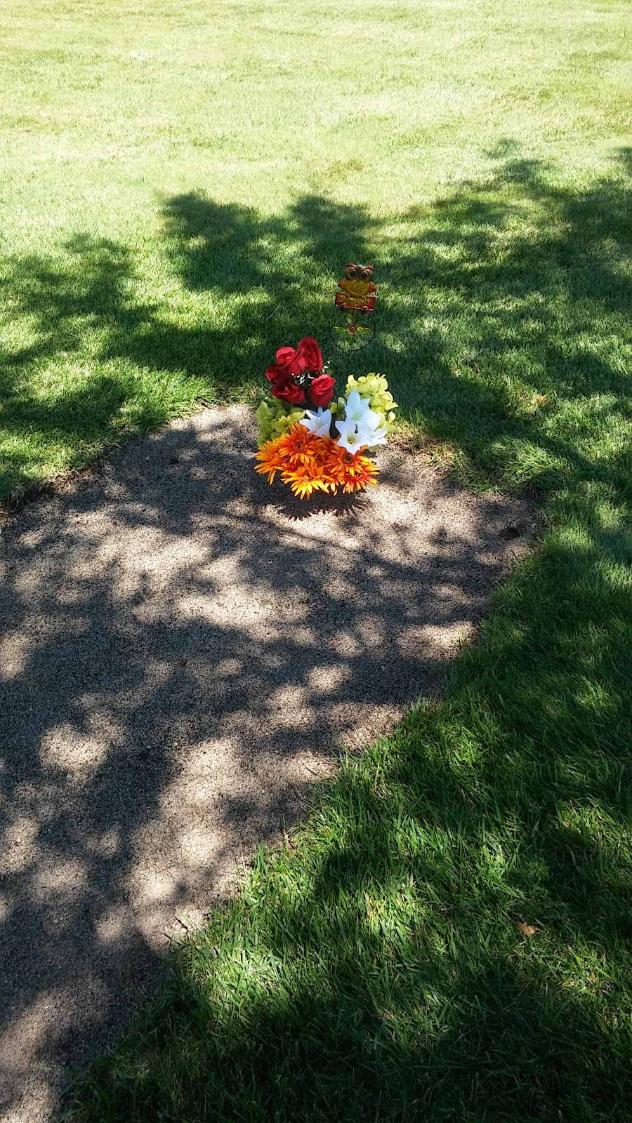 Boulder City Municipal Cemetery cemetery grounds and headstones