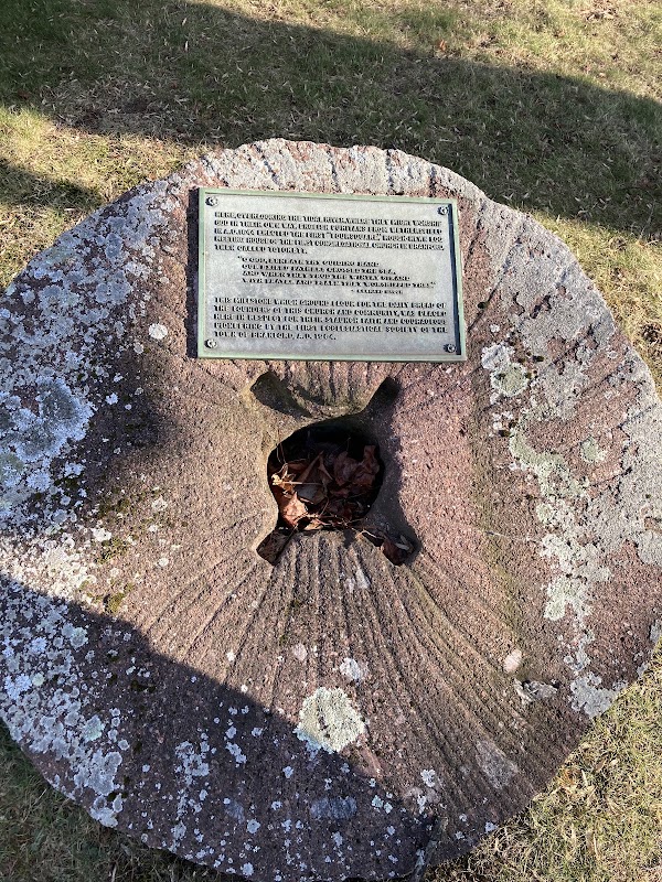 Branford Center Cemetery grounds