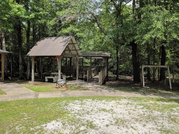 Broadhead Memorial Park grounds