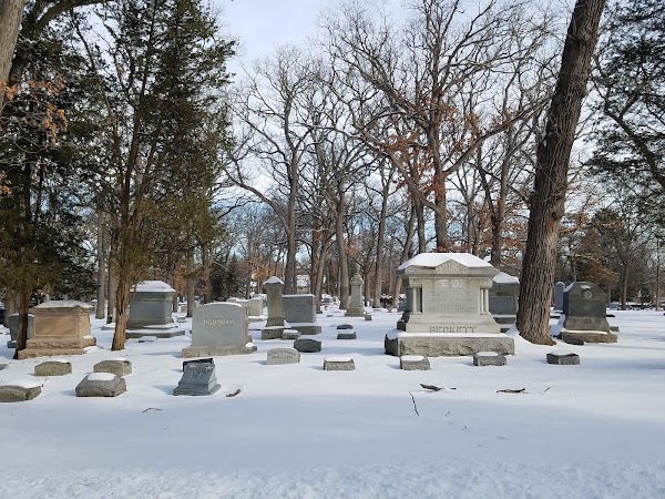 Bronswood Cemetery grounds