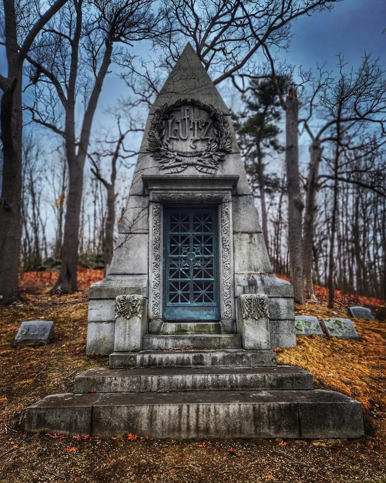 Brookdale Cemetery cemetery grounds and headstones