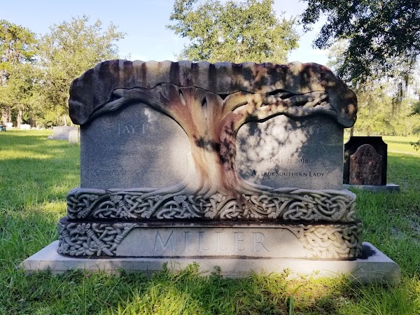 Brooksville Cemetery grounds