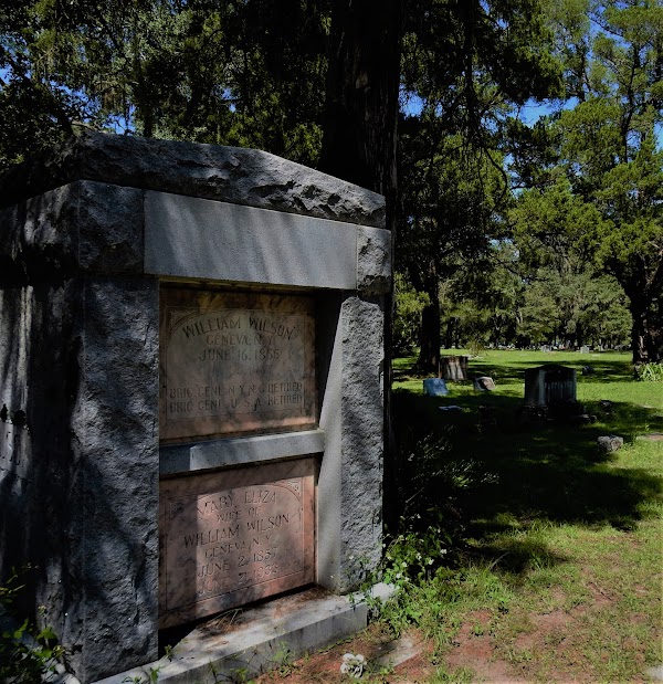 Brooksville Cemetery grounds