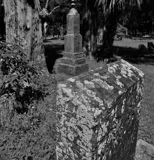 Brooksville Cemetery grounds