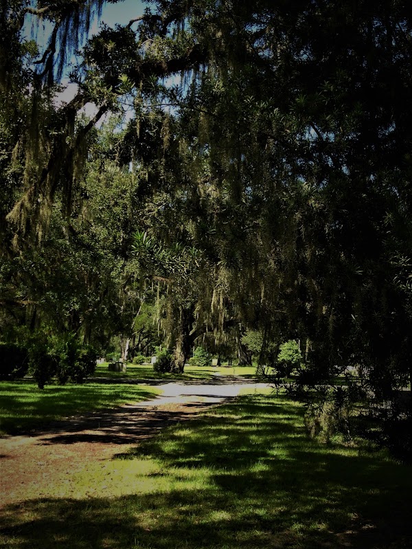 Brooksville Cemetery grounds