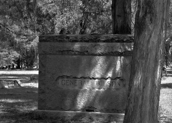 Brooksville Cemetery grounds