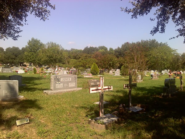 Bryan City Cemetery grounds
