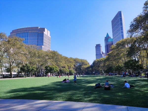 Cadman Plaza Park grounds