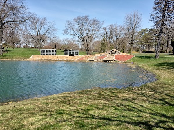 Calumet Park Cemetery Inc grounds