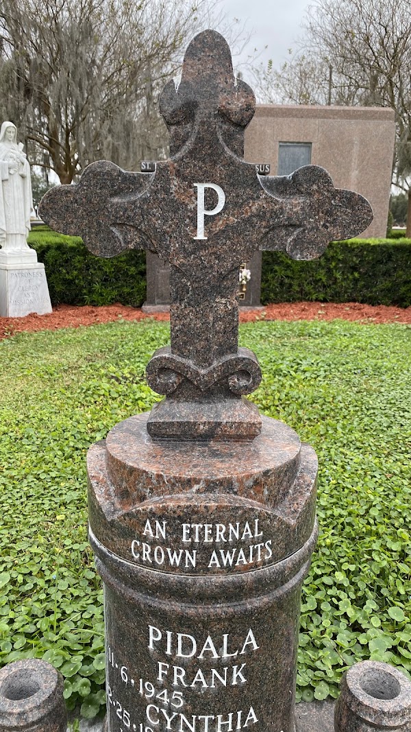 Calvary Catholic Cemetery grounds