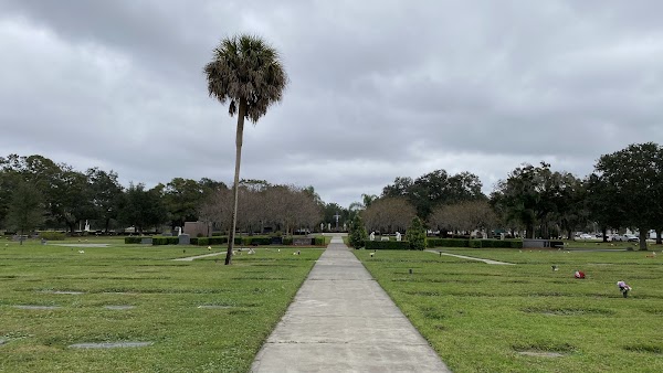 Calvary Catholic Cemetery grounds