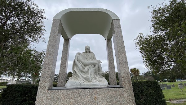 Calvary Catholic Cemetery grounds