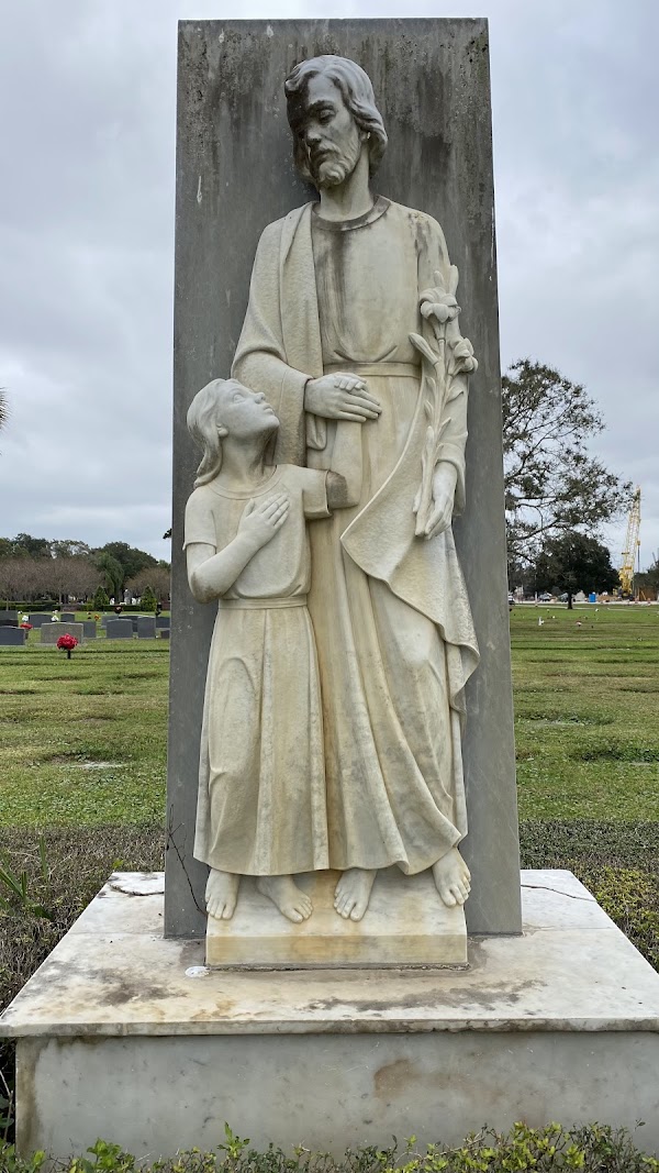 Calvary Catholic Cemetery grounds