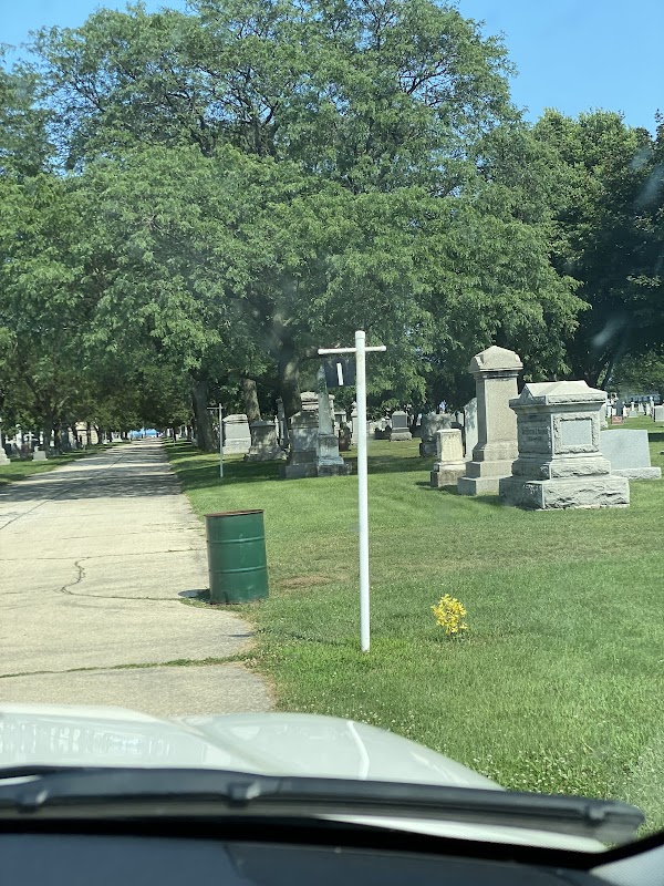Calvary Catholic Cemetery grounds