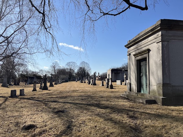 Calvary Catholic Cemetery grounds