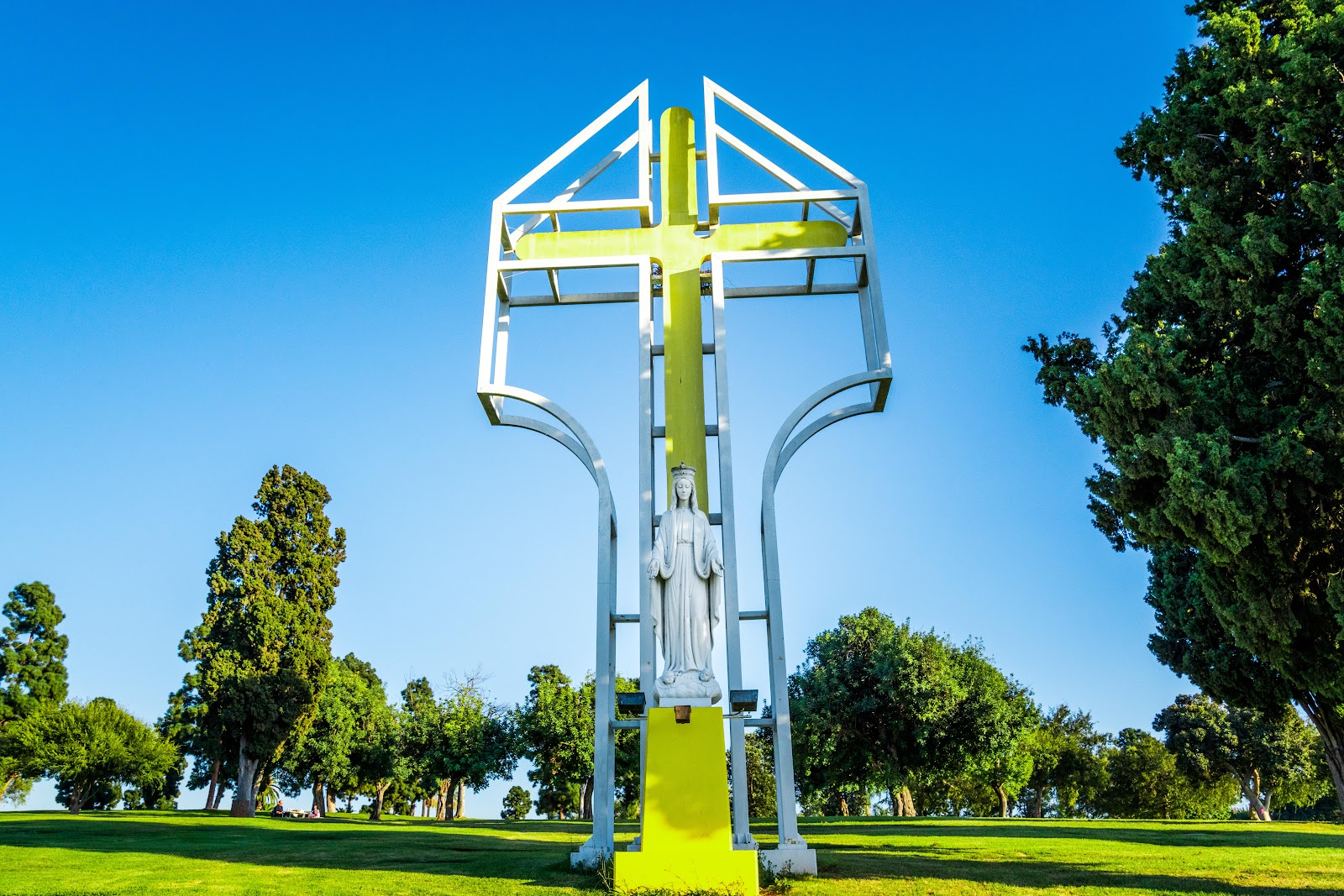 Calvary Cemetery and Mortuary cemetery grounds and headstones