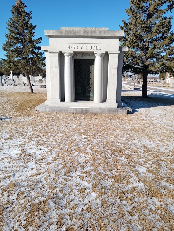 Calvary Cemetery Mausoleum grounds