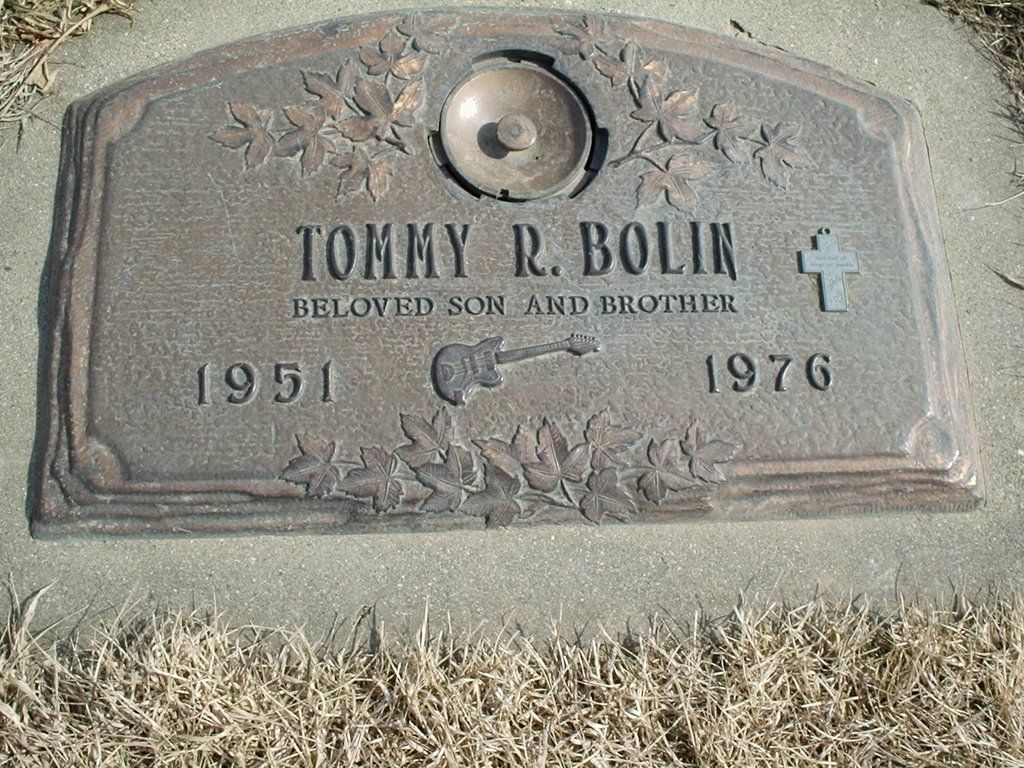 Calvary Cemetery cemetery grounds and headstones