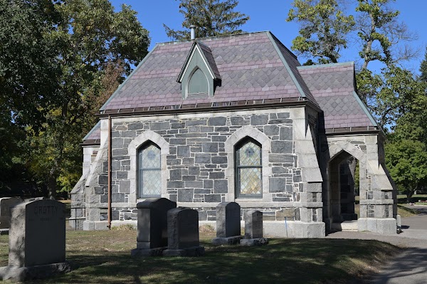 Cambridge Cemetery grounds