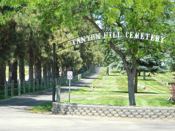 Canyon Hill Cemetery grounds