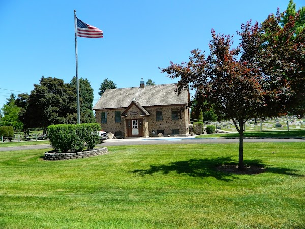 Canyon Hill Cemetery grounds