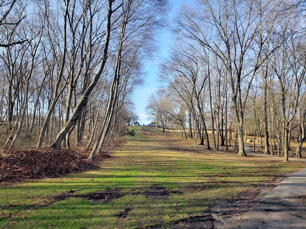 Captain Stephen Olney Memorial Park grounds