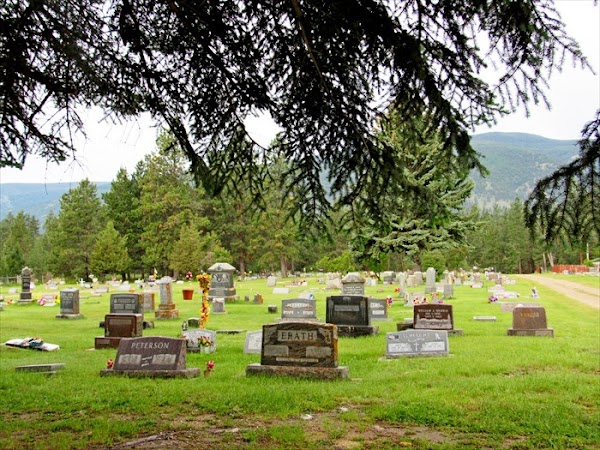 Carlton Cemetery grounds